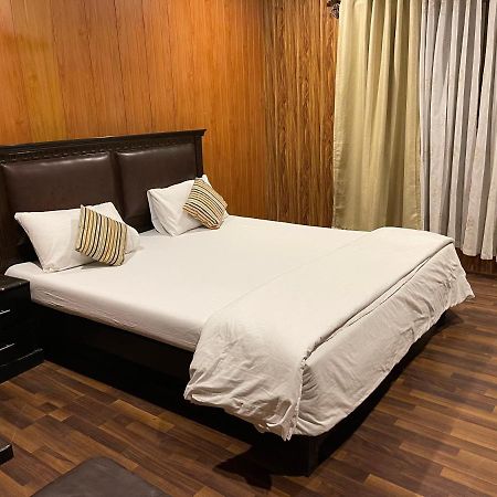 Indus View Hotel Скарду Екстер'єр фото