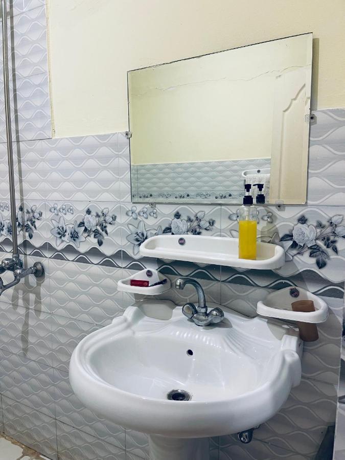 Indus View Hotel Скарду Екстер'єр фото
