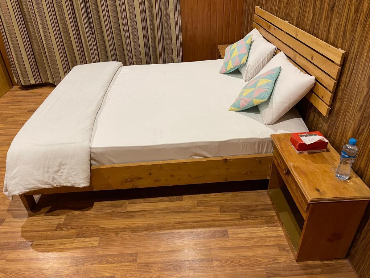 Indus View Hotel Скарду Екстер'єр фото