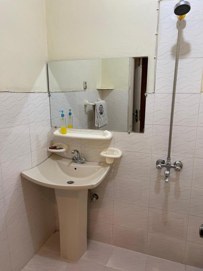 Indus View Hotel Скарду Екстер'єр фото
